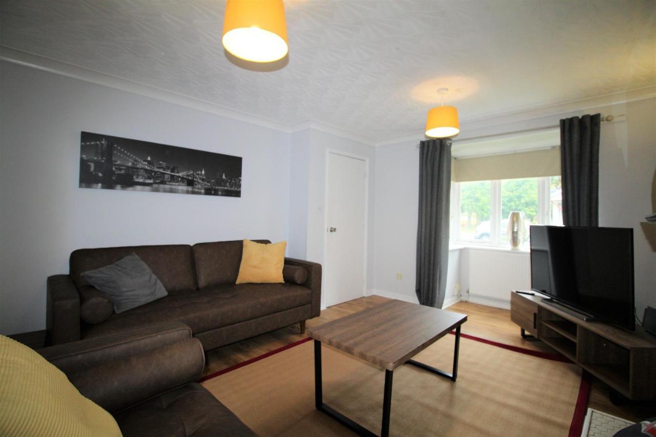 Doncaster - Warmsworth - Great Customer Feedback - 3 Bed Detached House - Private Garden & Parking Plus Garage - Quiet Cul De Sac Location - Dog Friendly - Fast Wifi - Close To Motorway Access Exterior photo