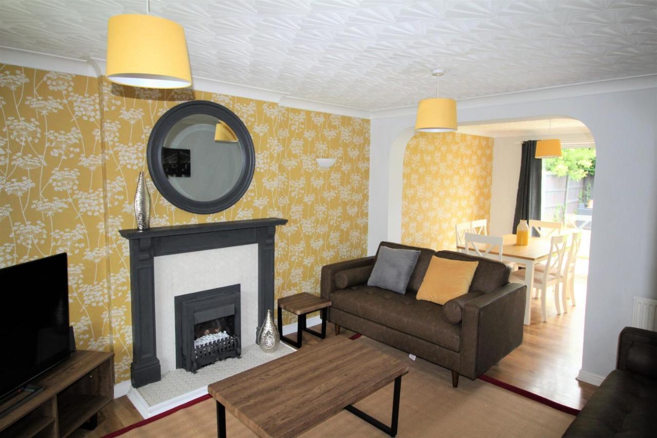 Doncaster - Warmsworth - Great Customer Feedback - 3 Bed Detached House - Private Garden & Parking Plus Garage - Quiet Cul De Sac Location - Dog Friendly - Fast Wifi - Close To Motorway Access Exterior photo